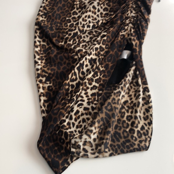 Veronica beard ruched silky skirt - Picture 4 of 6